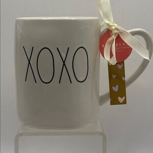 NWT Rae Dunn Cream XOXO Mug